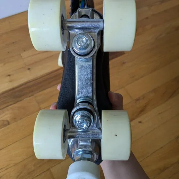 Pacer Stratos quad indoor/outdoor roller skates with rainbow laces - Picture 3 of 4